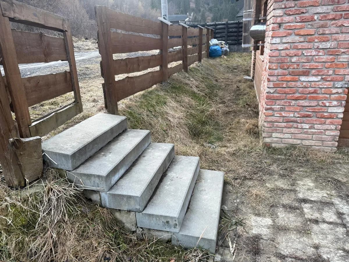 Kostka i ogrodzenie — Przed